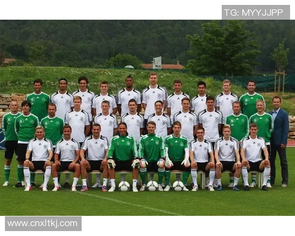 德国足球巨星闪耀世界杯赛场 展现实力与激情成就经典之战 德国足球巨星闪耀世界杯赛场 展现实力与激情成就经典之战