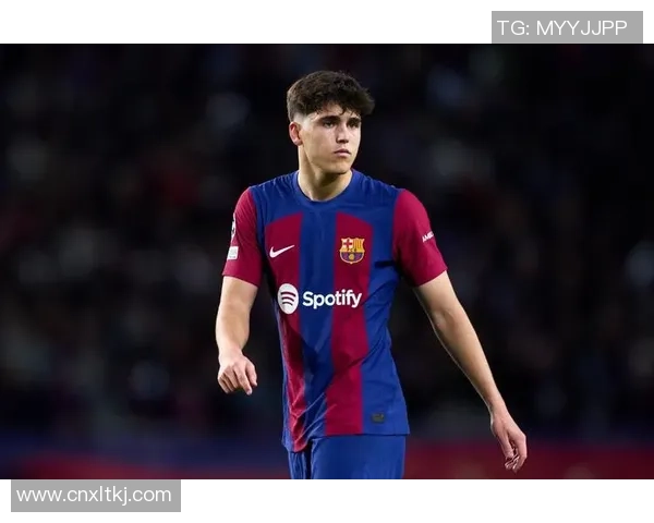 穿黄衣服的足球明星是谁 他在球场上的表现引人注目 穿黄衣服的足球明星是谁 他在球场上的表现引人注目