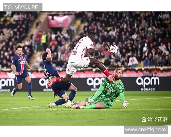 足球场上的脱球服瞬间引发热议 这位球星的大胆举动成焦点 足球场上的脱球服瞬间引发热议 这位球星的大胆举动成焦点