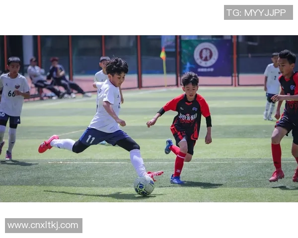 足球巨星同场竞技聊未来发展与球场内外的精彩瞬间 足球巨星同场竞技聊未来发展与球场内外的精彩瞬间