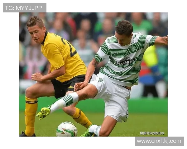 足球球星绿幕拍摄幕后揭秘展现赛场内外的真实瞬间 足球球星绿幕拍摄幕后揭秘展现赛场内外的真实瞬间